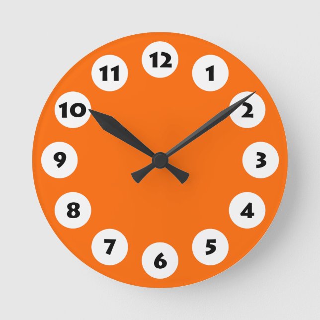 12 Spots - Schwarz mit Weiß auf Orange Runde Wanduhr (Vorderseite)