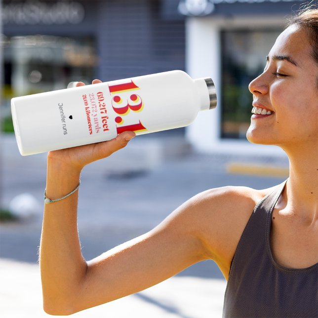 13.1 Halbmarathon mit Distanz: Fett roter Text Edelstahlflasche (Von Creator hochgeladen)