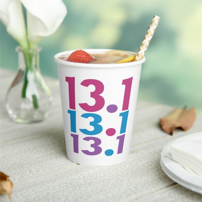13.1 Marathonläufer - Halbmarathonlauf Thema Pappbecher (In Situ)