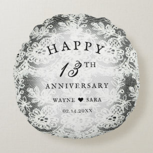 13. Schwarze + Weiße Spitze Hochzeitstag Rundes Kissen