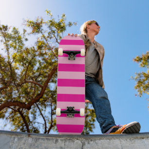 15 horizontale helle und heißrosa Streifen Skateboard