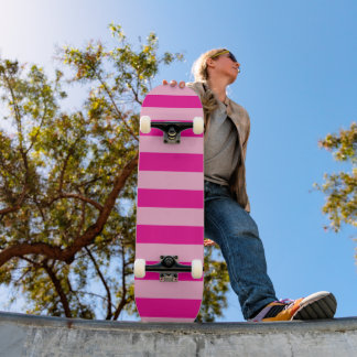 15 horizontale helle und heißrosa Streifen Skateboard