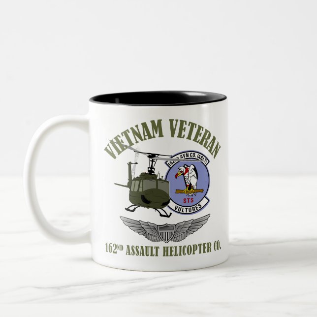 162nd AHC mit Flügeln und Hubschrauber UH-1 Zweifarbige Tasse (Links)
