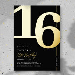 16 . Geburtstag 16. Geburtstagsparty Einladung<br><div class="desc">Echte Folie Schwarz und Gold 16. Geburtstagsfeier Einladungen mit der Nummer '16' in einem großen Serif-Schriftart,  und eine moderne Einladungs-Vorlage,  die leicht zu personalisieren ist.</div>
