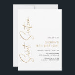 16 . Geburtstag White and Gold Script 16. Geburtst Einladung<br><div class="desc">Moderne und luftige 16 Einladungen mit handgeschriebener Schrift. Typenbasiertes Design mit Imitaten goldenen Akzenten. Bitte beachten Sie: Der Goldene Effekt wird durch eine qualitativ hochwertige Grafik repliziert. Es wird keine echte Folie verwendet.</div>