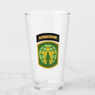 16. Im Flugzeug Pflaster der Militärpolizei Glas