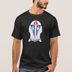 173. Im Flugzeug Brigade "Sky Soldiers" T-Shirt