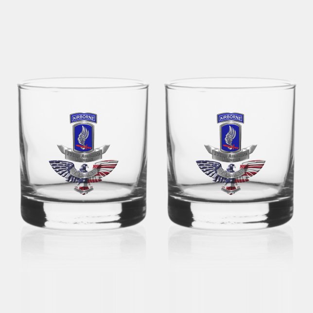 173. Im Flugzeug Brigade Whiskyglas (Vorderseite)
