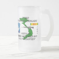 173rd Im Flugzeug mattierte Tasse