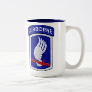 173rd Im Flugzeug Veteranentierärzte ABN BDE Zweifarbige Tasse