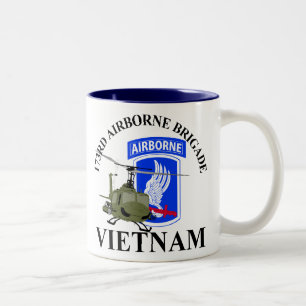 173RD Im Flugzeug Vietnam Zweifarbige Tasse