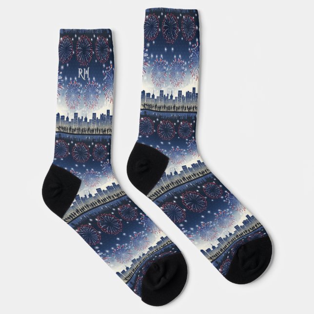1776–2026 Fireworks Skyline Monogram Celebration Socken (Rechts)