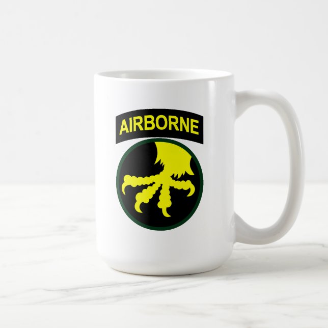 17. Im Flugzeug Abteilungs-Tasse Kaffeetasse (Rechts)