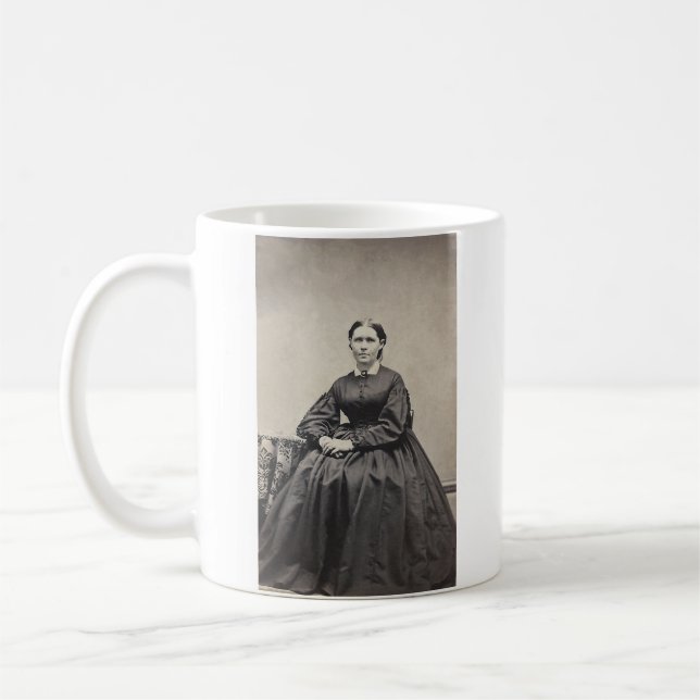 1864 Frau - Tasse für sitzenden Kaffee (Links)