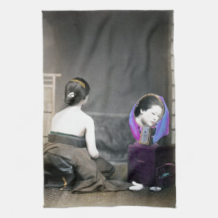 1870 Japanische Frau im Dressing Room Handtuch