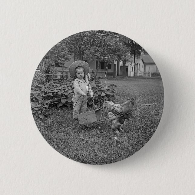 1880er Jahre Adorable Girl and Rooster Cart im Gar Button (Vorderseite)