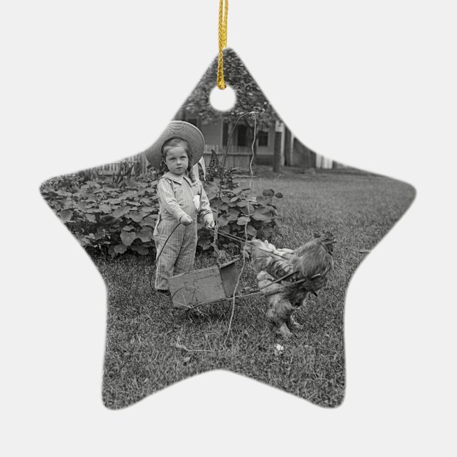 1880er Jahre Adorable Girl and Rooster Cart im Gar Keramik Ornament (Vorne)