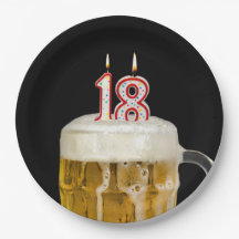 18. Geburtstagsbier auf schwarzem Papierplatten