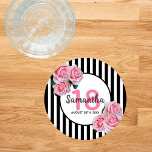 18. Geburtstagsparty Pink Blumen schwarze Streifen Untersetzer Set<br><div class="desc">Ein Untersetzer für eine 18. Geburtstagsfeier für ein Mädchen. Klassische schwarz-weiße Streifen als Hintergrund. Mit mädchenhaften, femininen und romantischen rosa Rosen als Dekoration. Ein weißer und rosa Rahmen vorne mit Vorlage für 18 Jahre, Name und Datum. Altersnummer in rosa, Name und Datum in schwarz. Der Name wird mit einem handgeschriebenen...</div>