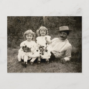 1905 A father and his daughters Postkarte