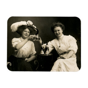 1905 Bier trinkende Freundinnen Magnet