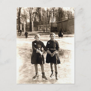 1925 Girlfriends Ice Skaten Postkarte