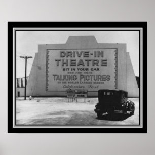 1935 Schwarzweißdruck des ersten Drive-In-Kinos Poster