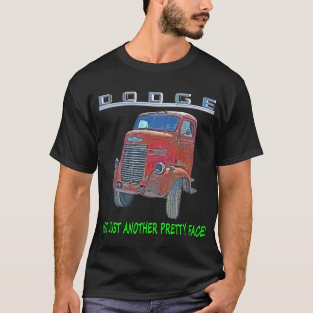 1946 DODGE COE TRUCK JUNKYARD CLASSIC BIG NEAT T-Shirt (Vorderseite)