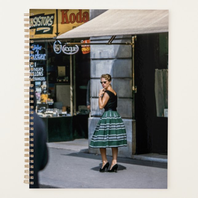 1950 Vintage Frau französische Straßenmode  Planer (Vorderseite)