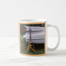 1959 Futuristische E-Gitarre und Auto Kaffeetasse