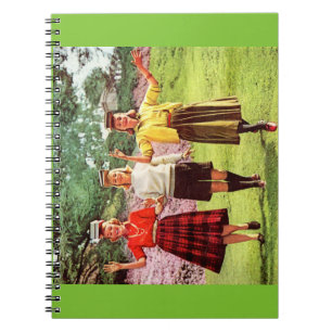 1960 Mädchen im Teenageralter mit Büchern auf dem Notizblock