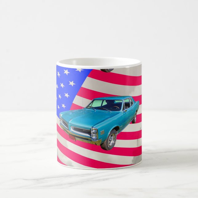 1966 Pontiac Le Mans und amerikanische Flagge Kaffeetasse (Mittel)
