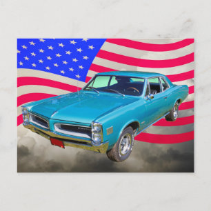 1966 Pontiac Le Mans und amerikanische Flagge Postkarte