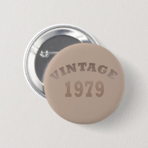 1979 geboren Elegante Vintage-Geburtstagsfeier Button
