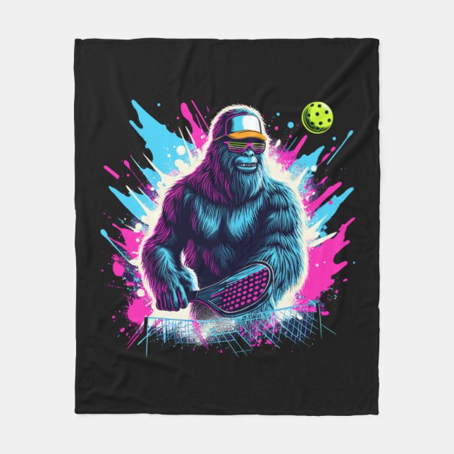1980er Bigfoot Sasquatch Playing Pickleball 2 Fleecedecke (Vorderseite)