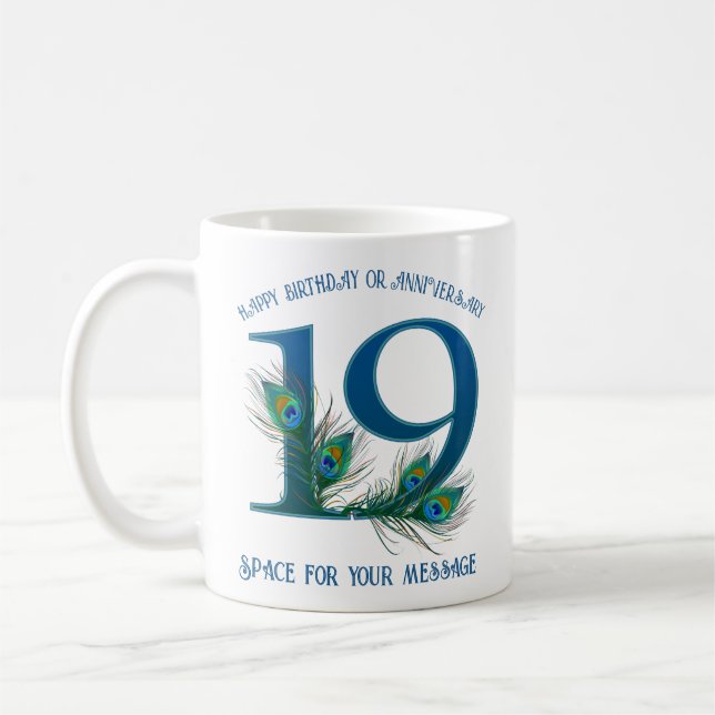 19. Geburtstag oder Jubiläum Pfauenfeder Kaffeetasse (Links)