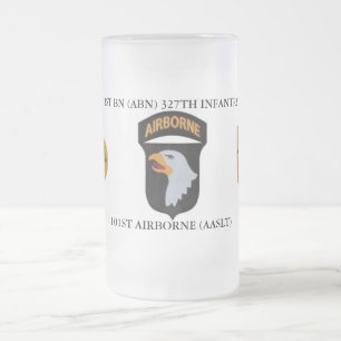 1. 327. INFANTERIE-TASSE DER BN-(ABN) MATTGLAS BIERGLAS