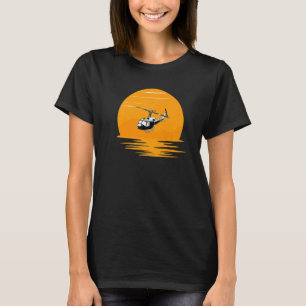 1 Chopper Hubschrauber fliegen bei Sonnenuntergang T-Shirt