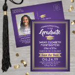 1 Foto Lila Gold Weißer Abschluss Save the Date Ankündigungspostkarte<br><div class="desc">Teilen Sie die freudige Neuigkeit Ihrer bevorstehenden Abschlussfeier sowie ein Lieblingsfoto mit diesen eleganten, lila, goldfarbenen und weißen Postkarteneinladungen. Foto und alle Texte sind einfach zu anpassen. (IMAGE PLACEMENT TIP: Eine einfache Möglichkeit, ein Foto genau so zu zentrieren, wie Sie es gewollt haben, ist es, es einzuschneiden, bevor Sie es...</div>