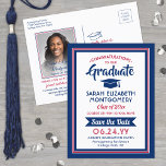 1 Foto Red White & Blue Abschluss Save the Date Ankündigungspostkarte<br><div class="desc">Teilen Sie die freudige Neuigkeiten über Ihre bevorstehende Abschlussfeier sowie ein Bild mit diesen patriotischen, rot, weiß und blau Save the Date Postkarteneinladungen. Foto und alle Texte sind einfach zu anpassen. (IMAGE PLACEMENT TIP: Eine einfache Möglichkeit, ein Foto genau so zu zentrieren, wie Sie es gewollt haben, ist es, es...</div>