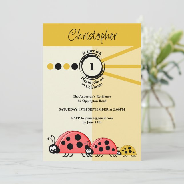 1. Geburtstag Party Ladybugs Goldcreme feiern Einladung (Stehend Vorderseite)