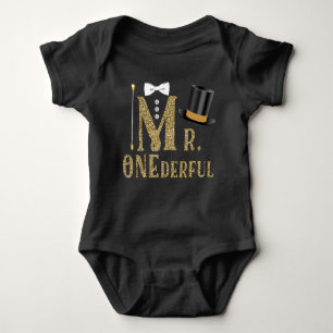 1. Geburtstags-Shirts Jungen-Herr-ONEderful Baby Strampler