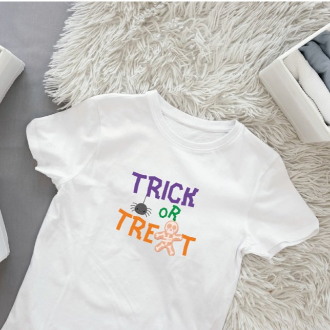 1. Halloween Niedlich Trick oder Trete Baby T-shirt (Trick or Treat, Halloween baby 1st Halloween, )