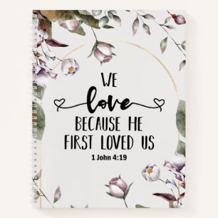 1 John 4:19 Wir Liebe, weil er uns zum ersten Mal  Notizbuch