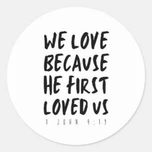 1 John 4:19 Wir Liebe, weil er uns zum ersten Mal  Runder Aufkleber