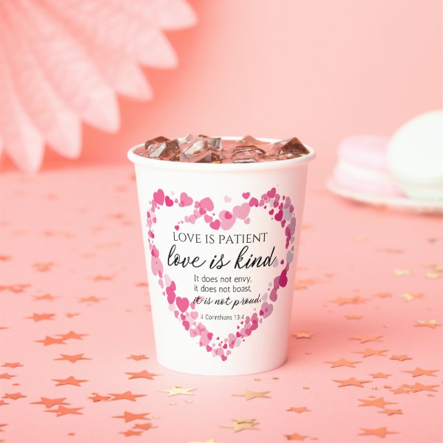 1 Korinther 13:4 Liebe ist Patient rosa Herzen Pappbecher (Insitu)