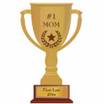 # 1 Mama Trophäe Preis Fotoskulptur<br><div class="desc">Ihre Mama ist Nummer 1! Machen Sie es offiziell und geben Sie Ihrer Lieblingsmutter diese goldene Auszeichnung. Kann mit Name und Sprichwort personalisiert werden.</div>