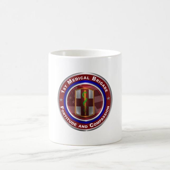 1. Medizinische Brigade Tasse halten (Mittel)