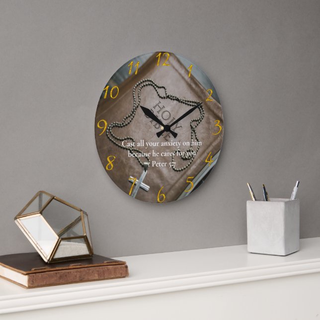 1 Peter 5:7 Heilige Bibel mit Kreuz Große Wanduhr (Büro)