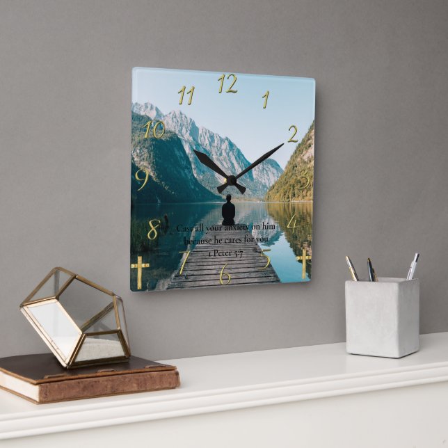 1 Peter 5:7 sitzt auf dem Dock Quadratische Wanduhr (Büro)